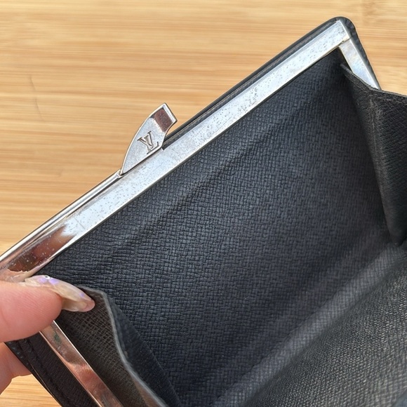 Louis Vuitton Vintage Black Epi Leather Wallet Silver Tone Kiss Lock Luxury - Picture 11 of 16